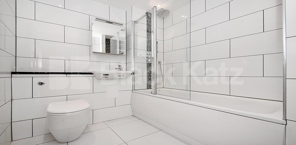 			3 Bedroom, 2 bath, 1 reception Apartment			 Avenue road, Seven Sisters